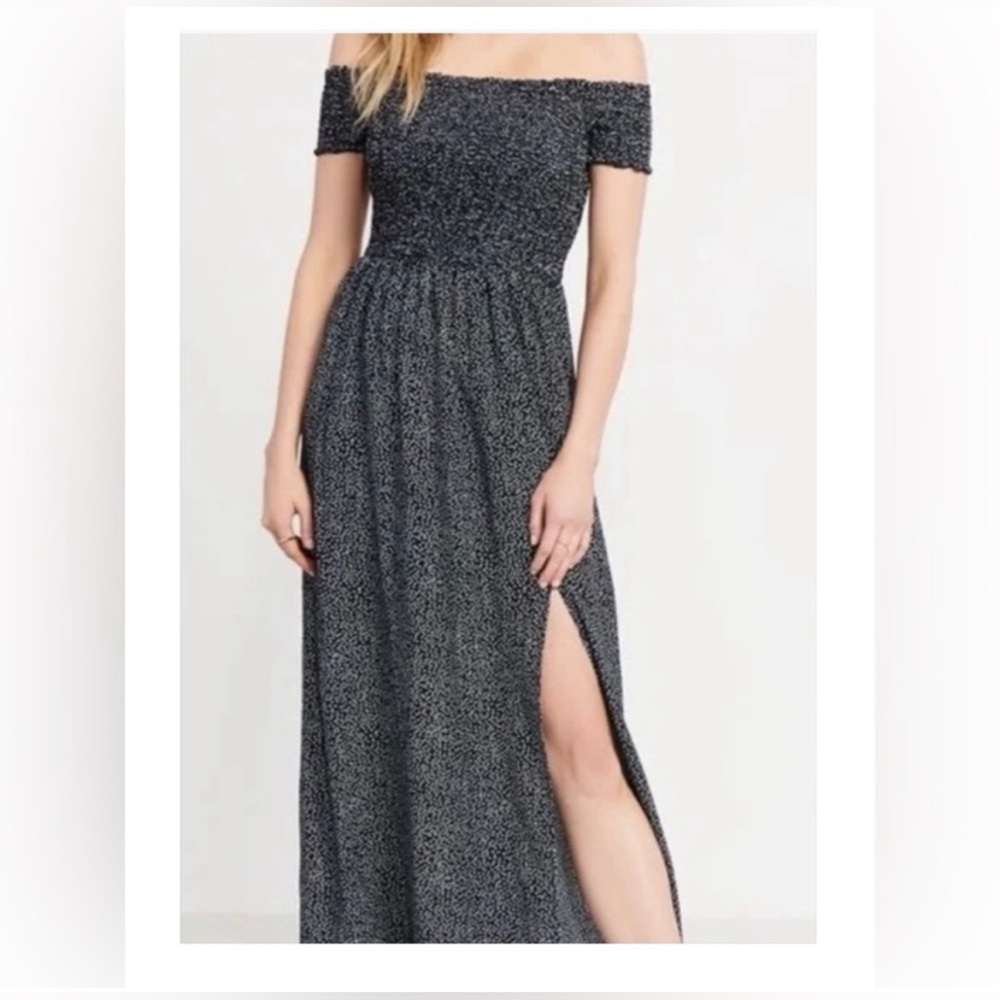 ❌SOLD❌ 
Dynamite Navy Blue Off-Shoulder Slit Sundress size L